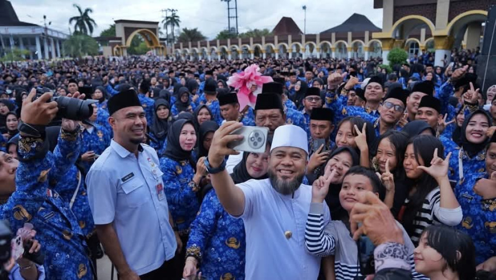 Ribuan PPPK Paruh Waktu Terima SK, Gubernur Bengkulu Tegaskan Komitmen Bantu dan Layani Rakyat