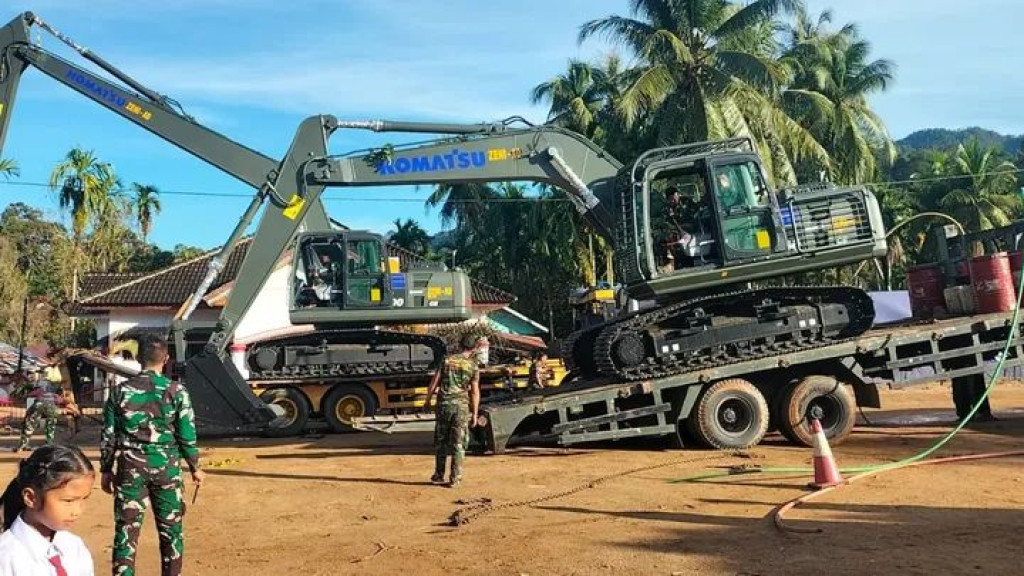 Satgas Gulbencal TNI AD Kirim 4 Unit Alat Berat, Percepat Penanganan Bencana di Tukka Tapanuli Tengah