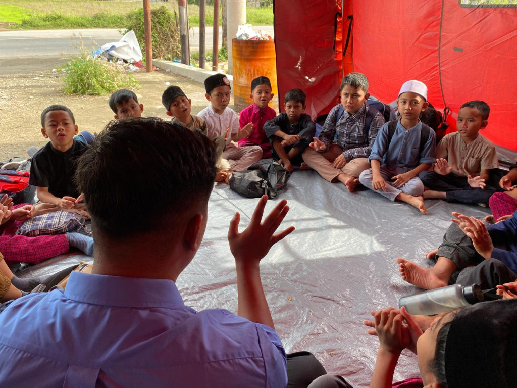 Sekolah Rusak Akibat Banjir, BNPB Hadirkan Tenda Darurat untuk Siswa di Aceh