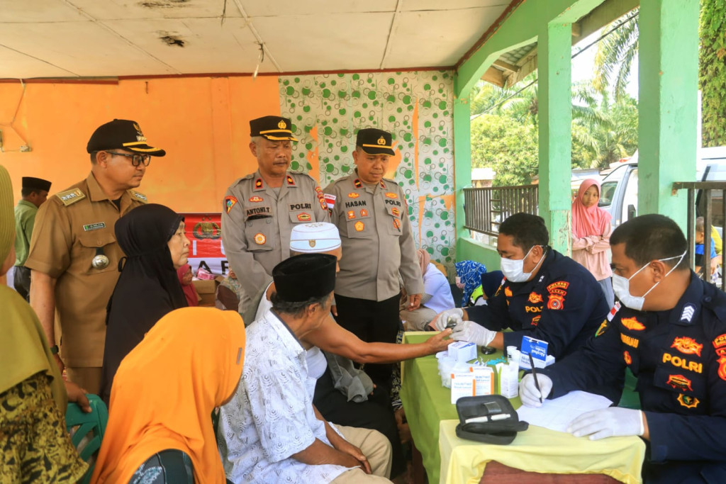 Sidokkes Polres Subulussalam Berikan Pelayanan Pengobatan Gratis Kepada Masyarakat