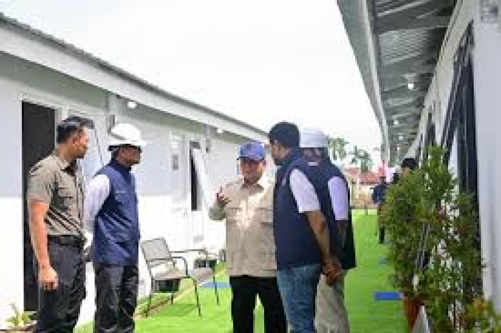 Tinjau Daerah Terdampak Bencana, Presiden Tegaskan Pentingnya Kehadiran Pemerintah di Lapangan