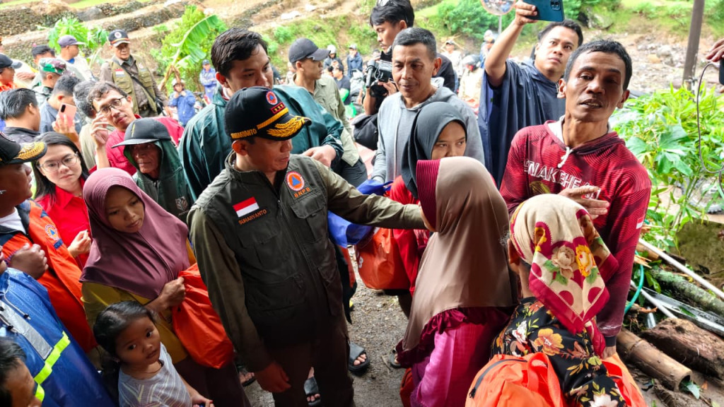 Tinjau Lokasi Longsor Jepara, Kepala BNPB Pastikan Bantuan dan Pemulihan Berjalan Maksimal