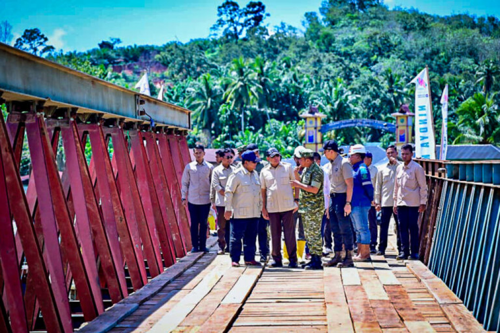 Tinjau Pembangunan Jembatan Bailey Sungai Garoga, Presiden Prabowo Kawal Langsung Pemulihan Infrastruktur di Tapanuli Selatan