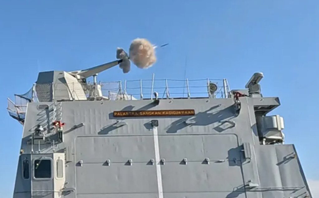 TNI AL Uji Tembak Perdana Meriam 127 Mm, KRI Prabu Siliwangi Siap Masuk Lini Tempur