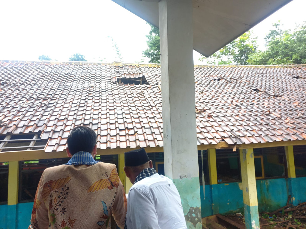 Wabup Sumedang Temukan Fasilitas Sekolah Rusak Parah di SMPN 2 Situraja