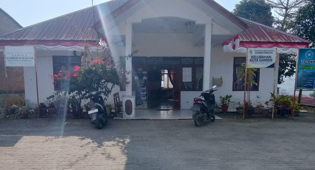Warga Keluhkan Pelayanan Kelurahan Kuta Gambir Dairi