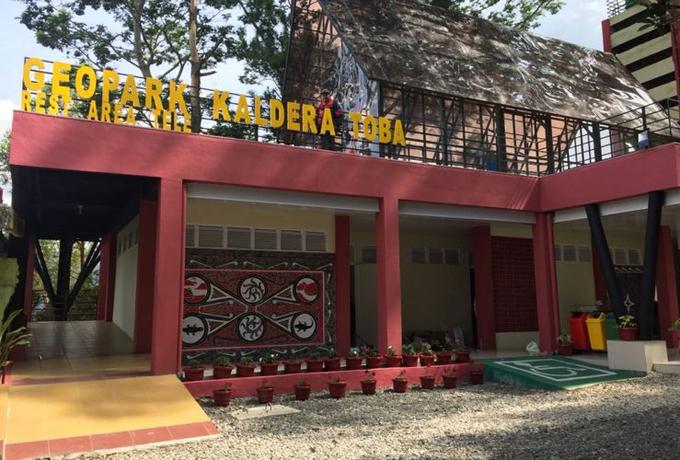 Urusi Toilet Danau Toba, Luhut Gaet Organisasi Internasional