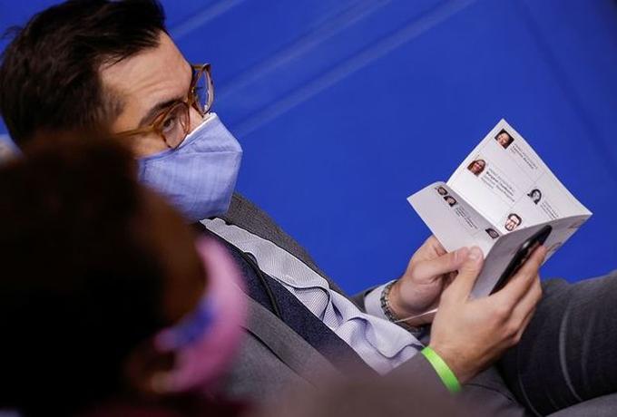 Ancam Wartawan, Gedung Putih Hukum Pejabat Urusan Pers