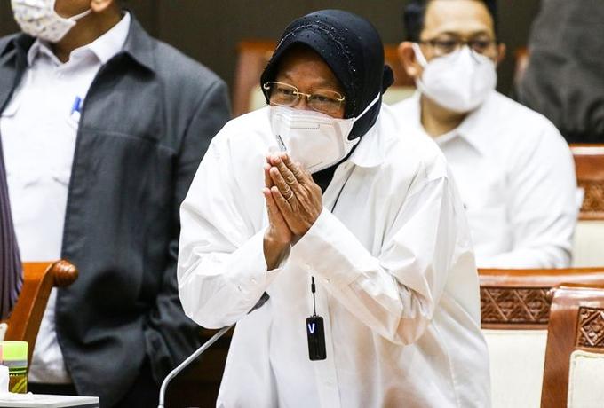 Risma Mundur dari Mensos? Ini faktanya