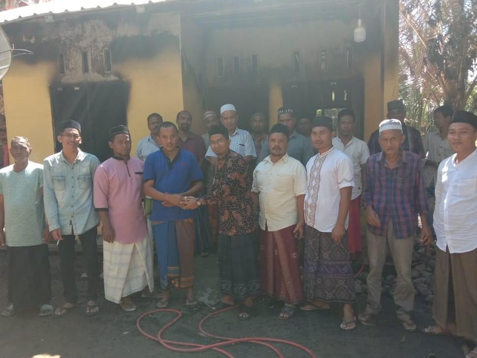 Pemuda TKD Bantu Korban Kebakaran di Simpang Mamplam 