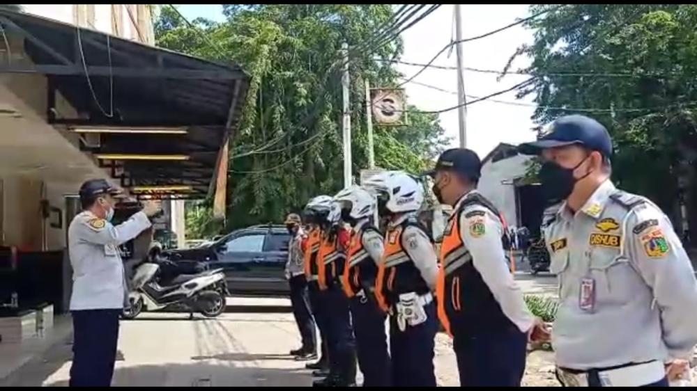 Kasatpelhub Grogol Petamburan Pantau Situasi LEZ  Kota Tua 