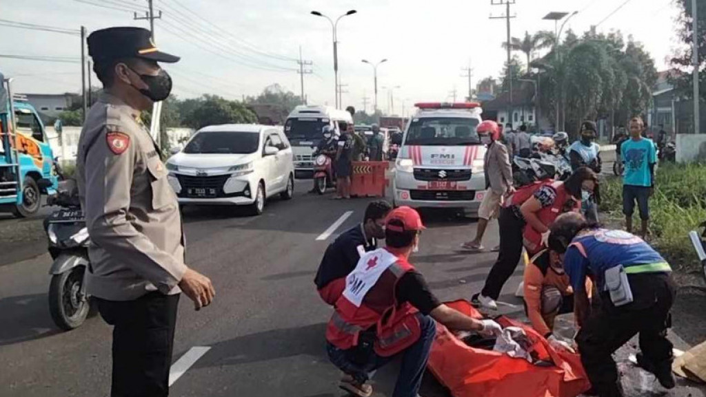 Diduga Tabrak Lari, Seorang Pemotor Ditemukan Tewas di Mojokerto