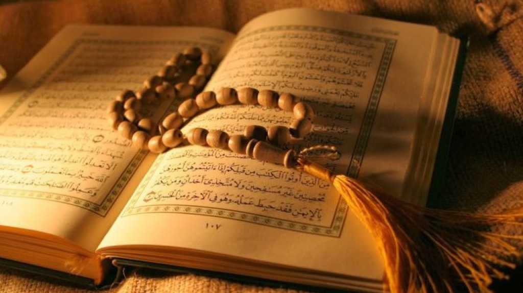 Inilah 9 Adab Membaca Alquran yang Baik Menurut Islam