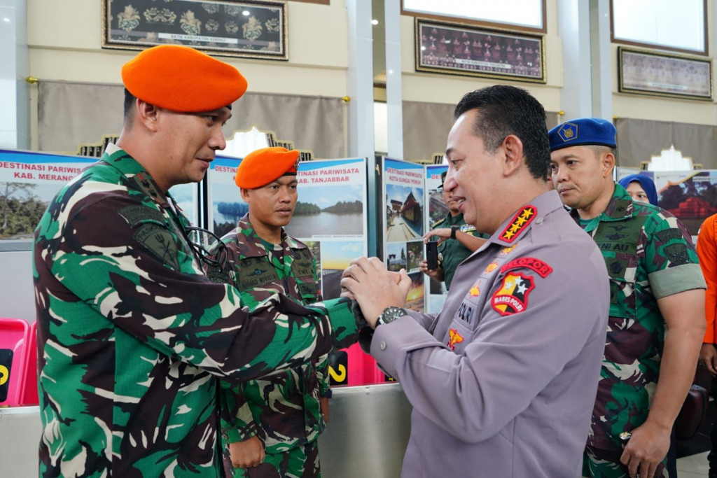 Kapolri Berterima Kasih Kepada TNI dan Tim Gabungan yang Evakuasi Kapolda Jambi dari Hutan Kerinci