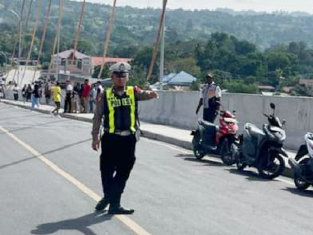 Patroli Gabungan Satlantas Polres Samosir untuk Mencegah Kemacetan di Jembatan Tanah Ponggol