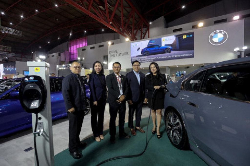 Percepat Transisi Energi, BMW Group dan PLN Siap Sediakan Home-Charging bagi Electrizen