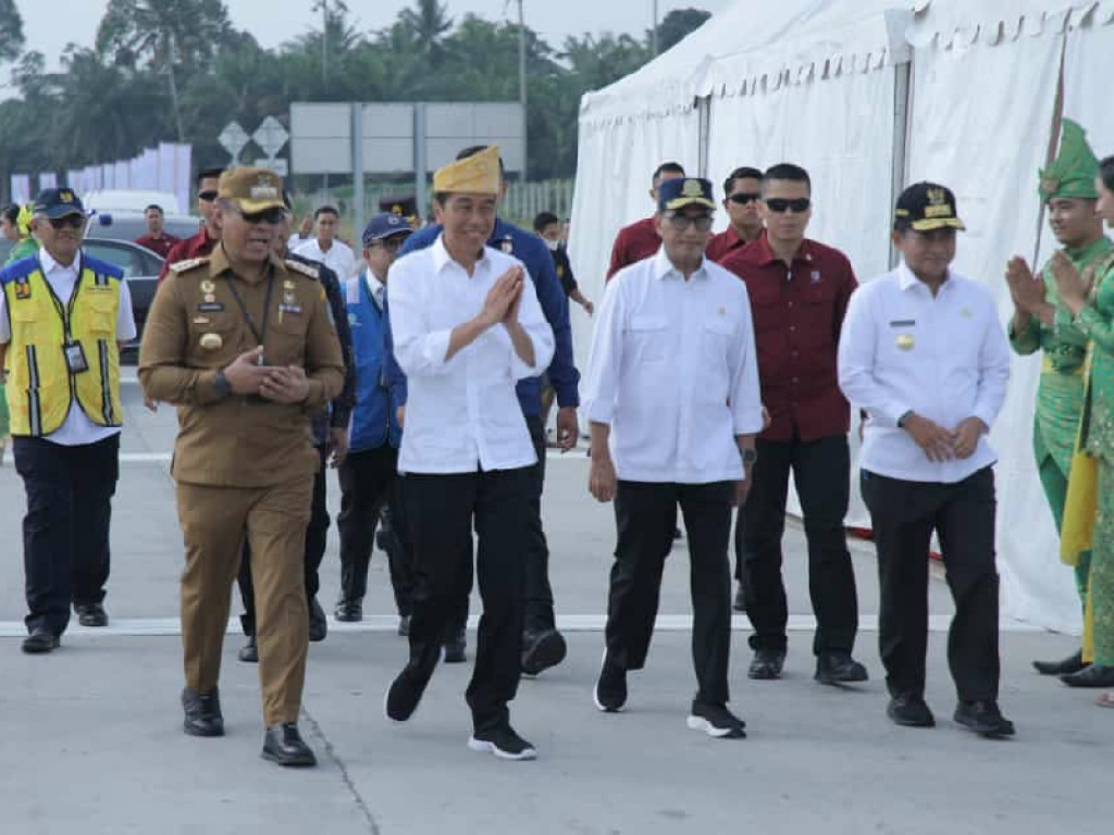 Presiden Jokowi Resmikan Jalan Tol Indrapura-Kisaran dan Tebing Tinggi-Indrapura
