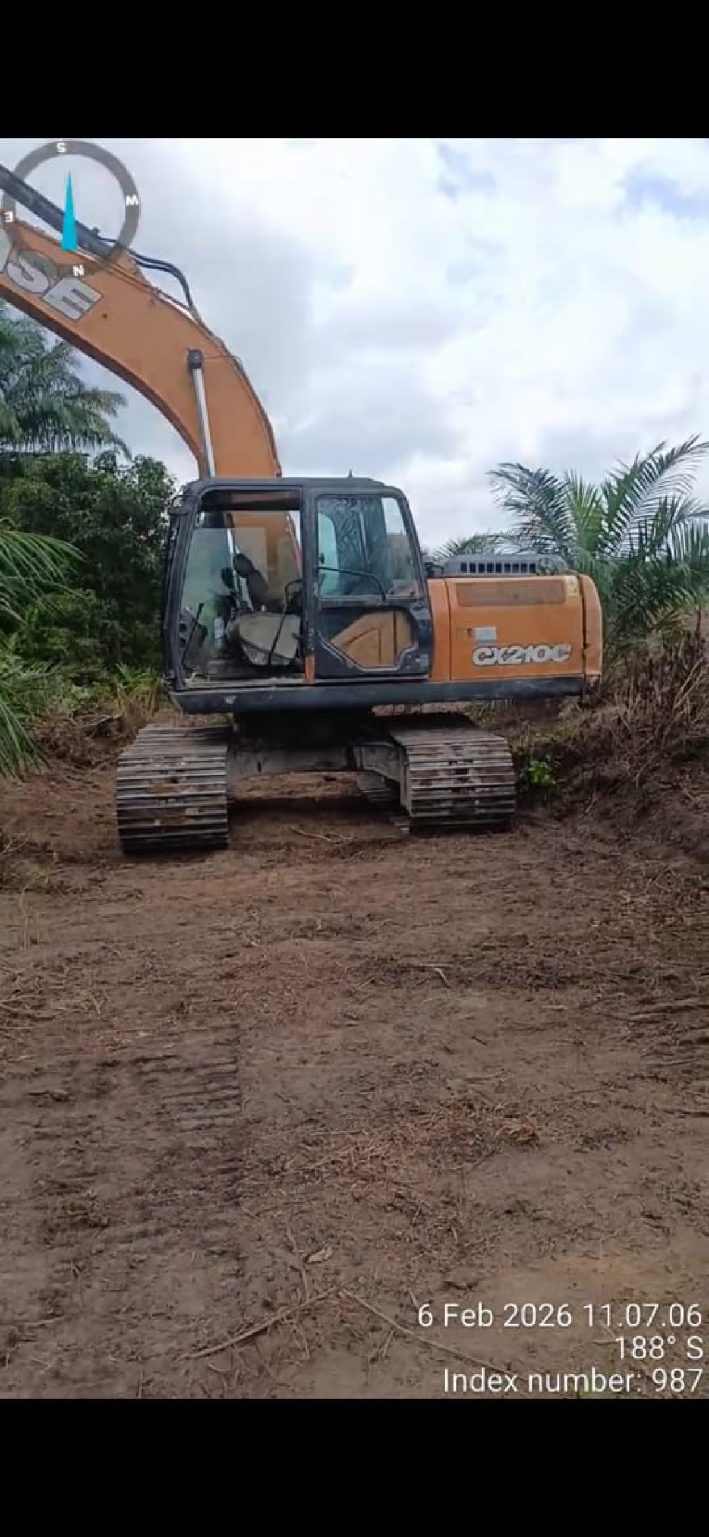 Diduga Gunakan BBM Subsidi, Excavator CASE Beroperasi di Kawasan Hutan Produksi Konversi Rohil