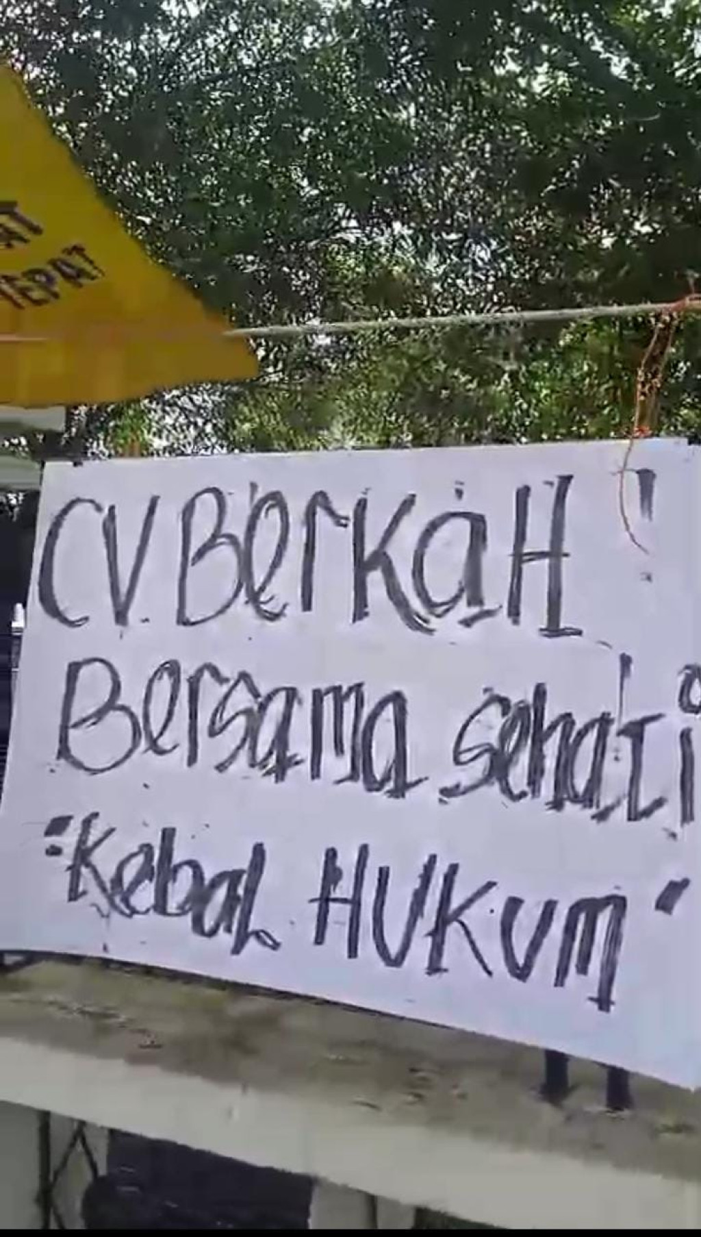 Aliansi Demokrasi kubu Jambi mendesak aparat penegak hukum mengusut tuntas Pekerjaan drainase di SD AL WASHLIYAH Kab Tebo