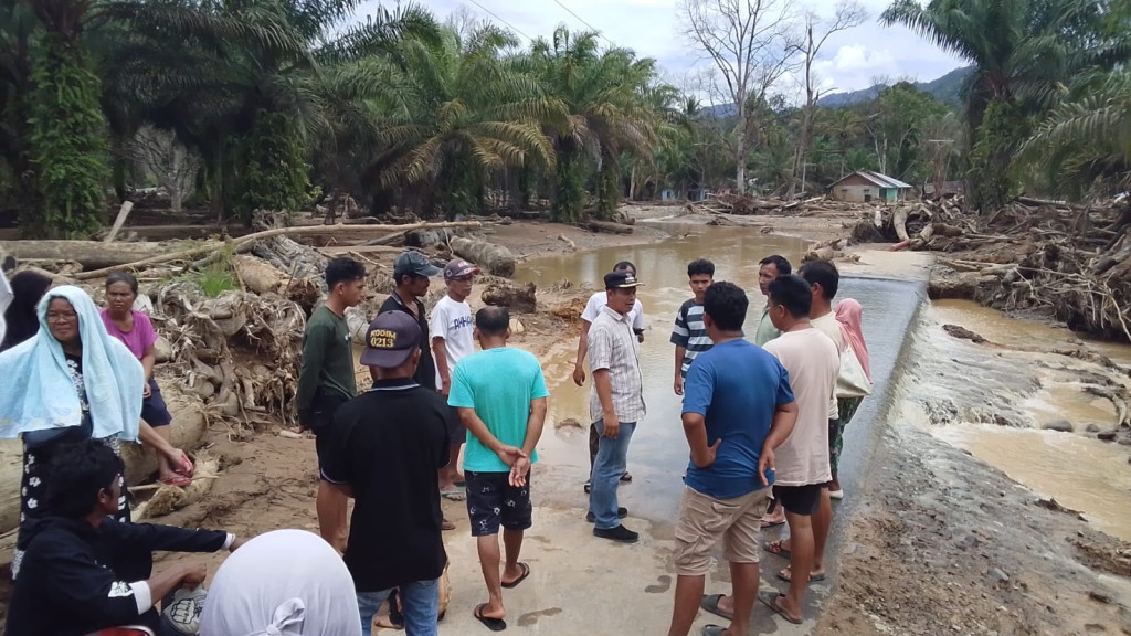 Aliran Sungai Berpindah Jalur, Pemukiman Warga Lubuk Ampolu Terancam Hilang