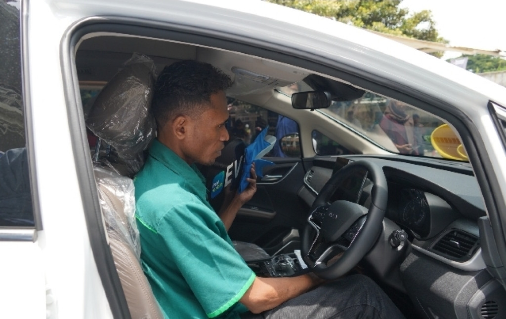 Apresiasi Loyalitas Pengguna PLN Mobile, PLN Serahkan Mobil Listrik dari Gelegar PLN Mobile 2025