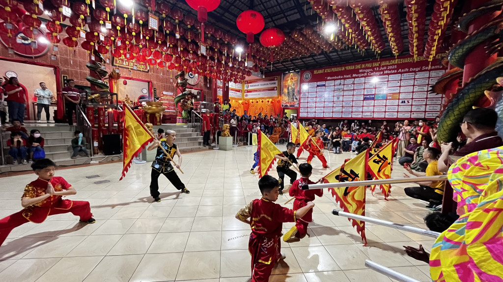 Atraksi Wushu dan Barongsai Meriahkan Perayaan Imlek, UMKM Panen Omzet