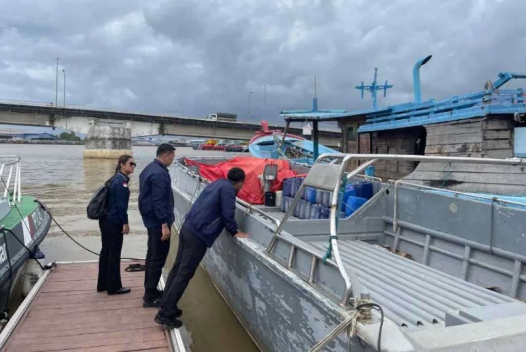 Bareskrim Sita Kapal Pengangkut Pasir Timah Ilegal Tujuan Malaysia