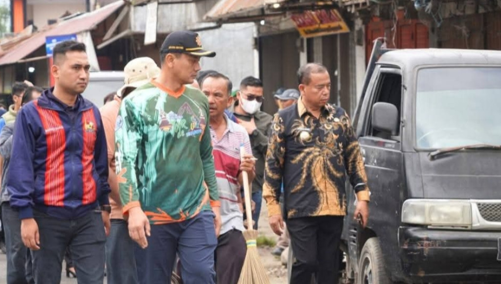 Bulan Bakti Gotong Royong,Bupati Karo: Mari Bersama Tingkatkan Kebersihan Lingkungan