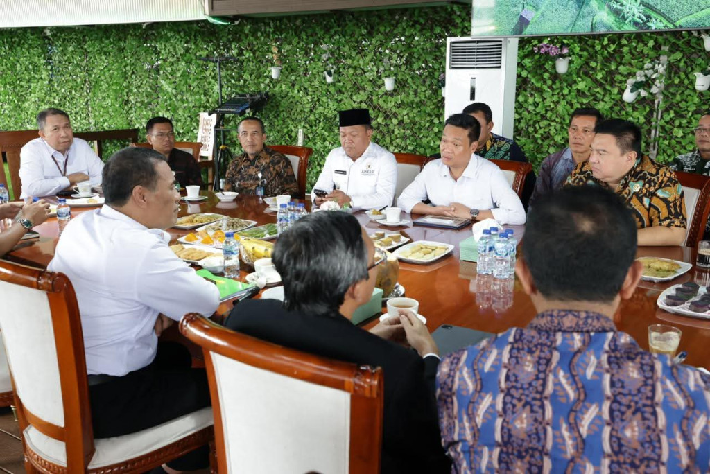 Bupati Humbang Hasundutan Bersama Menteri Pertanian RI Bahas Peningkatan Produktivitas Pertanian di Humbahas.