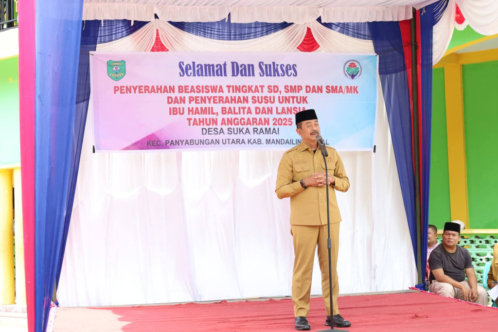 Bupati Madina Apresiasi Pemberian Beasiswa di Desa Suka Ramai