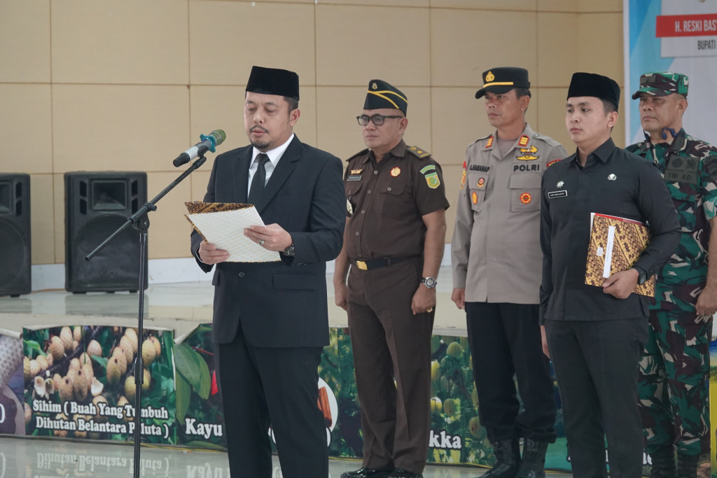 Bupati Paluta Lantik 51 Pejabat Tinggi Pratama dan Pejabat Administrator.