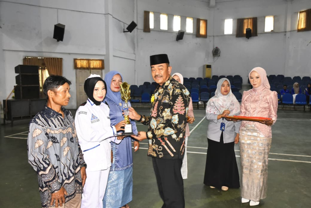 Bupati Saipullah: Capping Day Momentum Cetak Nakes Madina yang Kompeten
