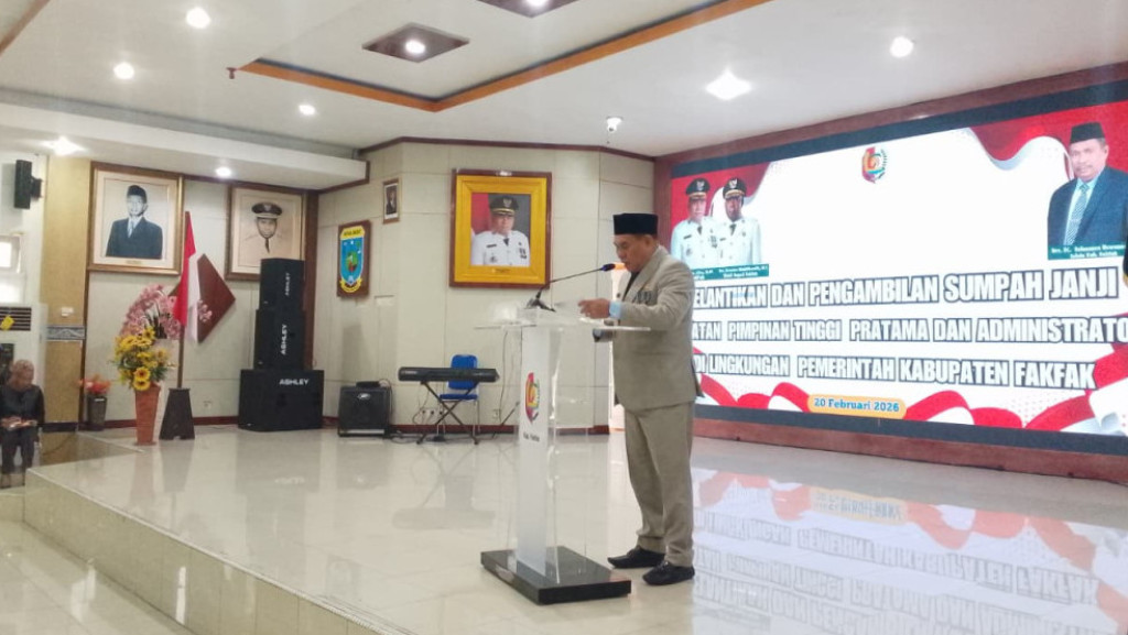 Bupati Samaun Dahlan Lantik Tujuh Pejabat Lingkup Pemkab Fakfak