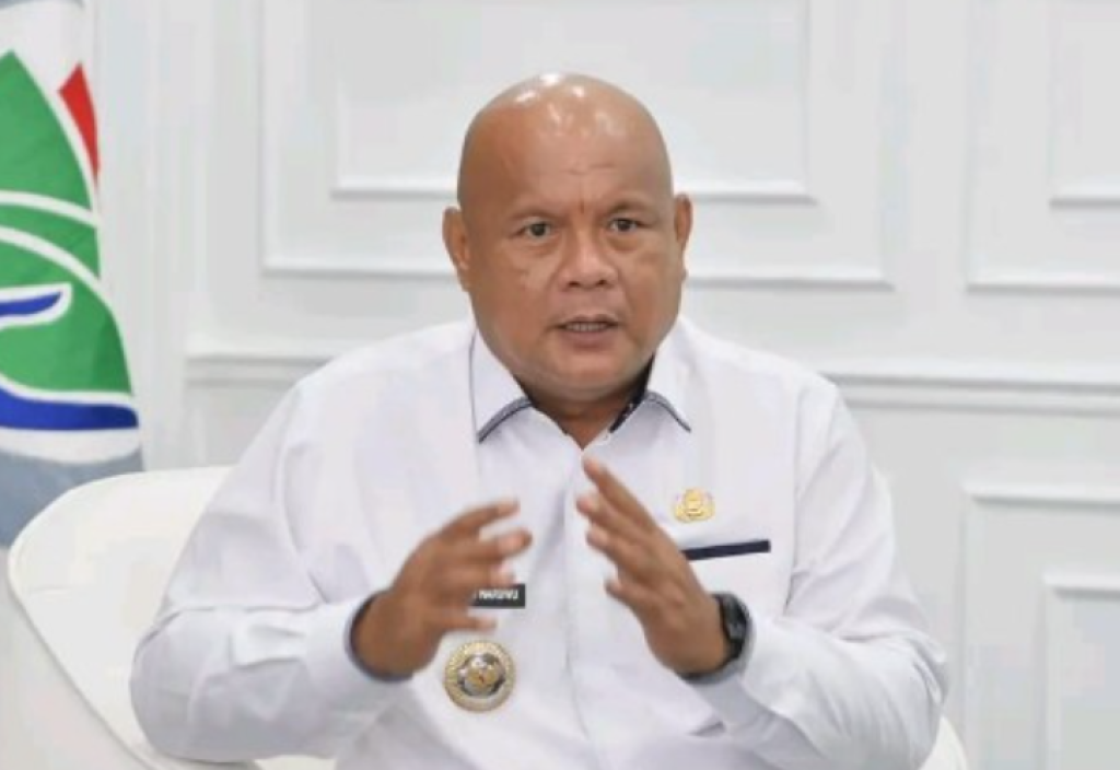 Capek Miskin, Bupati Nias Utara Sujud Minta Akses ke Presiden