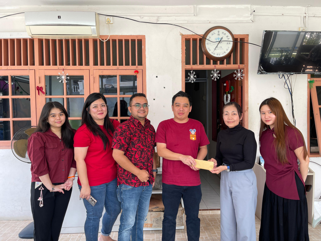 Dalam Semangat Imlek, PKP Berbagi Kasih Lewat Santunan ke Panti Jompo