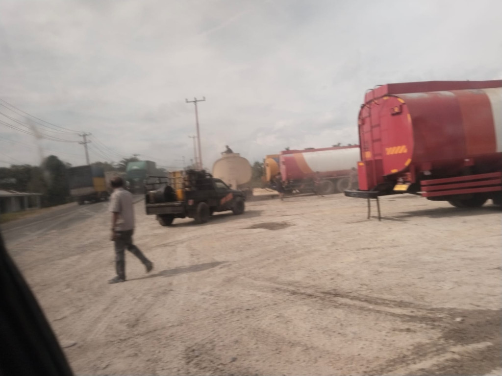 Diduga Marak Praktik “Kencing” CPO di Jalan Lintas Sumatera, Gudang Penimbunan di Inhu Jadi Sorotan