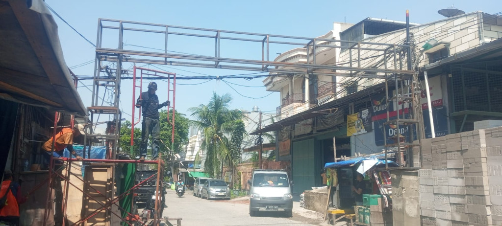 Diduga Tak Sesuai Spek, Masyarakat Minta Proyek Gapura di Jakarta Utara Dibongkar