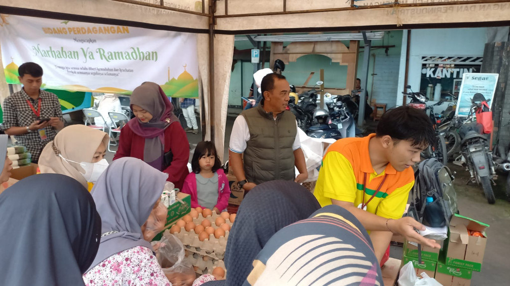 Diskop UKMPP Sumedang Gelar Bazar Ramadan, Tekan Harga Sembako Jelang Bulan Suci