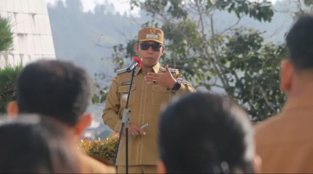 Dr JTP Hutabarat Pimpin Apel Gabungan di Lingkungan Pemkab Taput