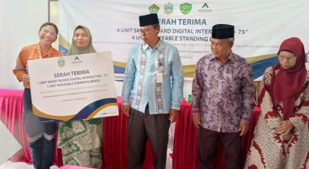 Dukung Pembelajaran Digital, PTAR Berikan Smart Board Interactive ke 4 Sekolah di Tapsel