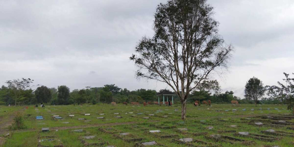 Jelang Ramadhan, TPU Bangko Tanjung Enim Dipadati Peziarah