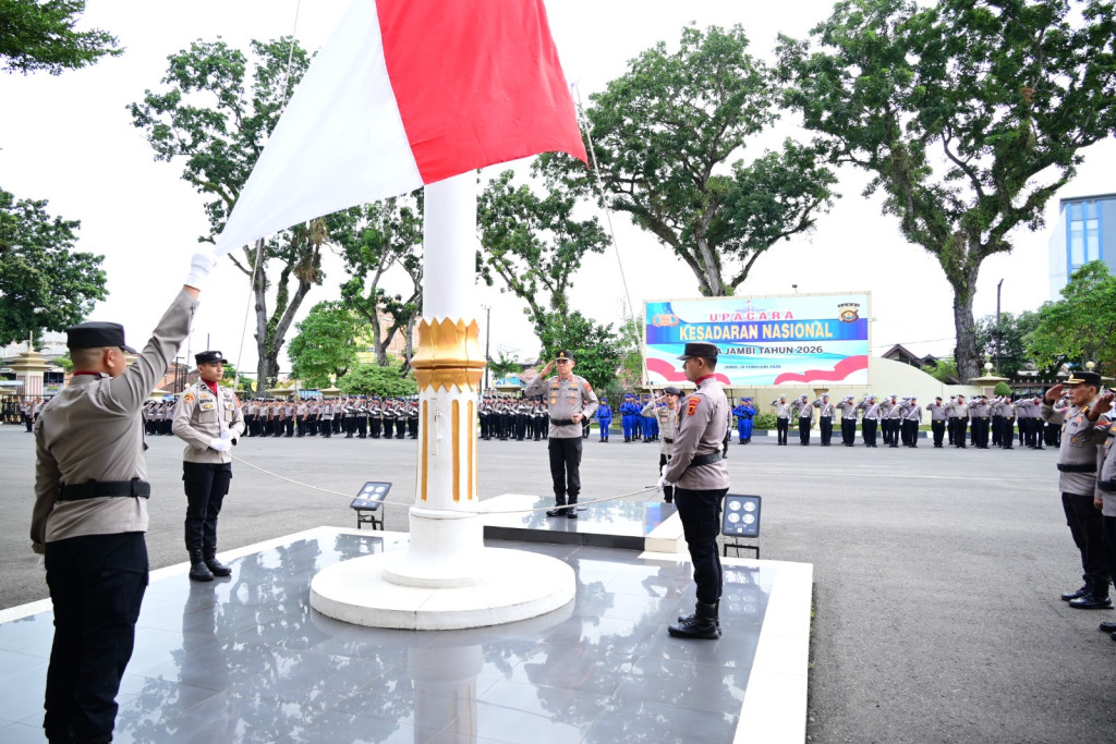 Kapolda Jambi Pimpin Upacara Bendera Kesadaran Nasional, Tekankan Profesionalisme dan Integritas Personel