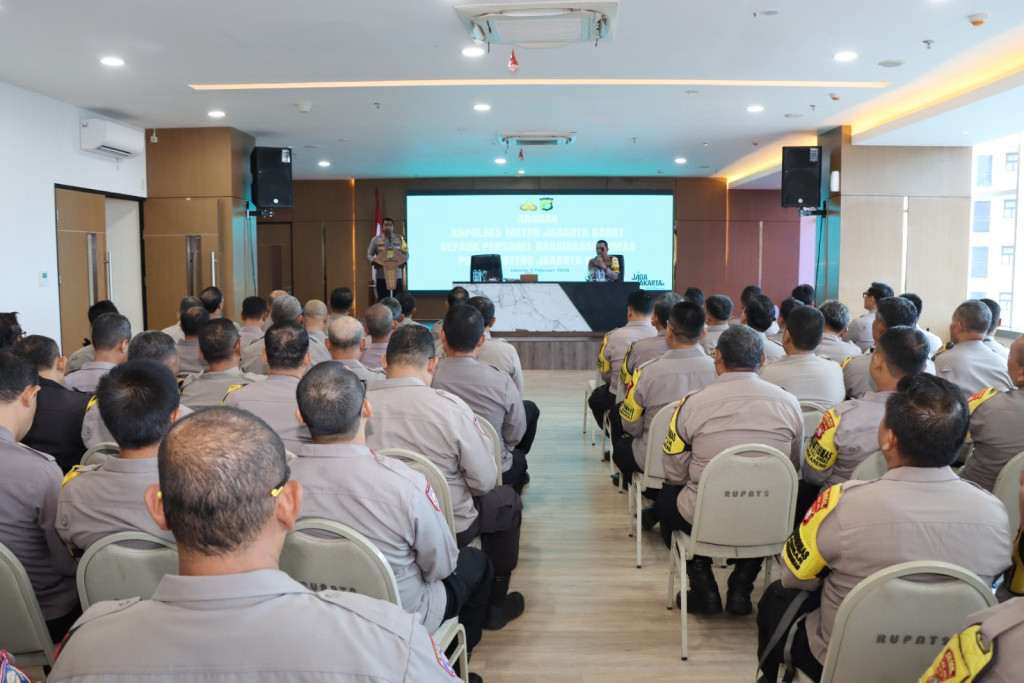 Kapolres Jakbar Ajak Personel Binmas Jadi Polisi yang Dekat dan Bermanfaat bagi Masyarakat