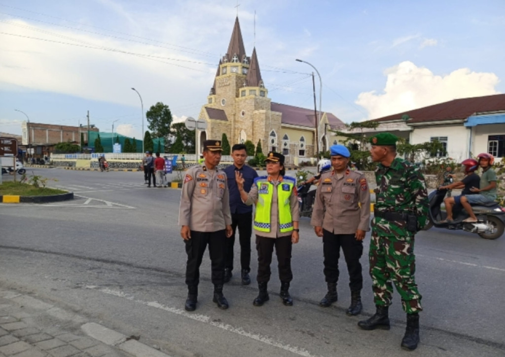 Kapolres Samosir Turun Langsung Lakukan Penertiban Bagi Pengendara Yang Pakai Knalpot Brong dan Yang Tidak Tertib Aturan Lalu Lintas