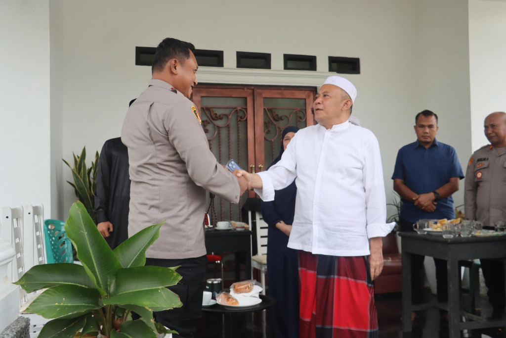 Kapolres Tapsel Kunjungi Pesantren: Silaturahmi Jadi Fondasi Keamanan Berbasis Masyarakat