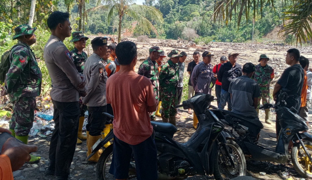 Keluarga Korban Hilang Banjir Bandang Sibabangun Minta Pemkab Tapteng Bongkar Kuburan Massal Batang Toru