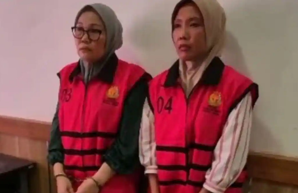 Kepala Puskesmas Kebun IX Muaro Jambi Kenakan Rompi Tahanan Kasus Bantuan Operasional Kesehatan