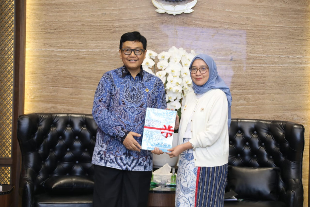 Menteri Rini Tegaskan Pentingnya SP4N dalam Membangun Kepercayaan Publik