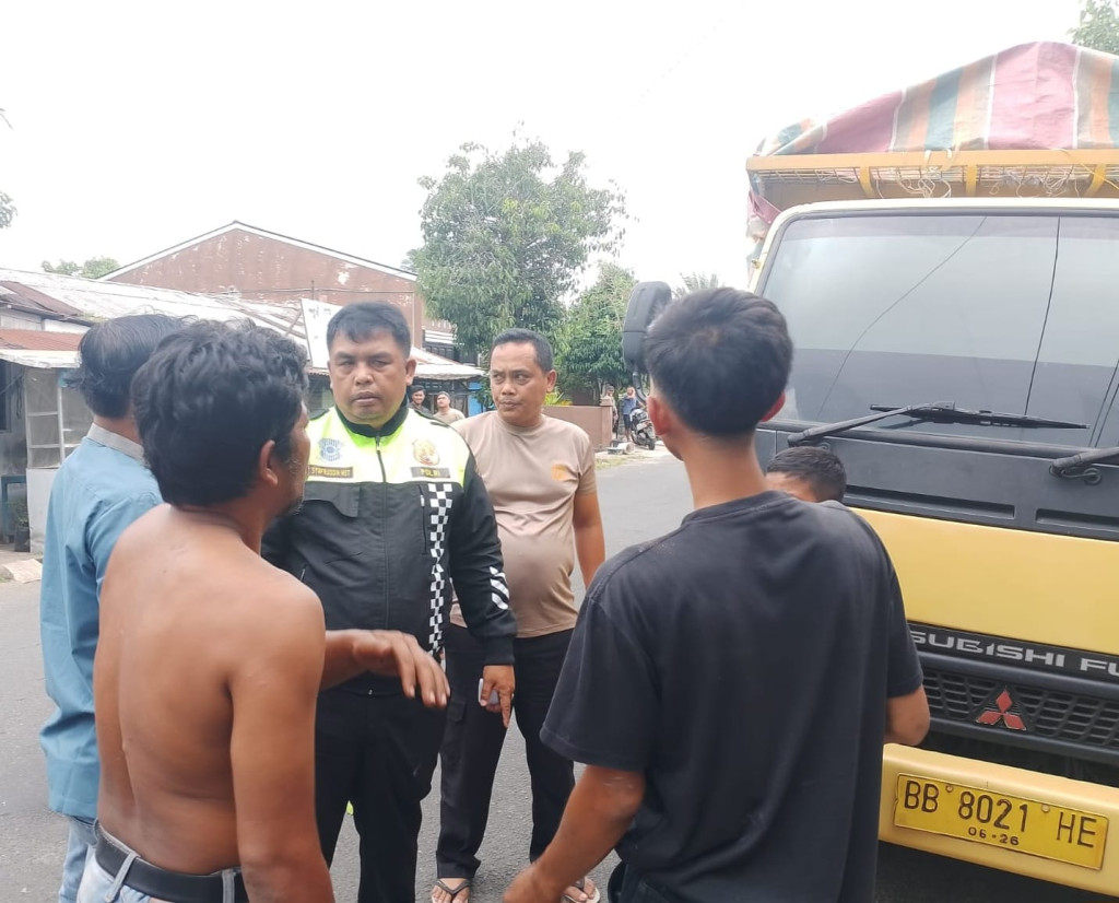Pelajar Tewas Tabrakan Motor dengan Mobil Barang di Padangsidimpuan