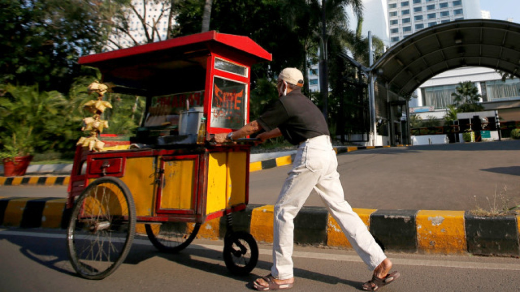 Penataan Kota Makassar, PKL Ditertibkan tanpa Matikan Ekonomi